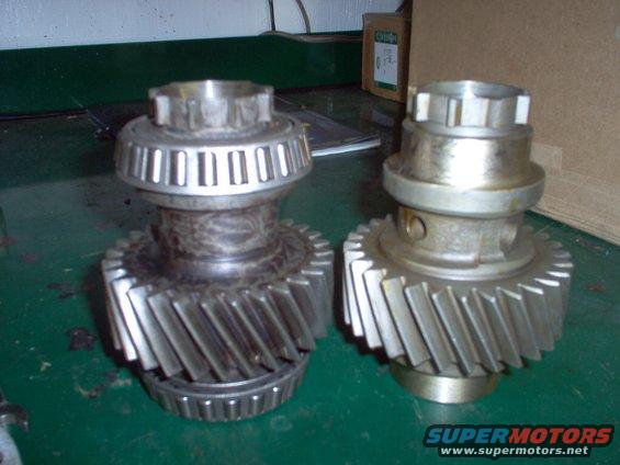 gearss.jpg The new gear (R) is cross-drilled to allow oil splash to lube the splines, and the splines are longer.