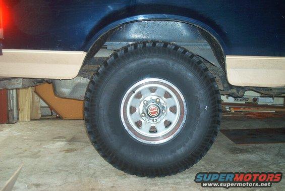 bronco-003.jpg Close up of rear right