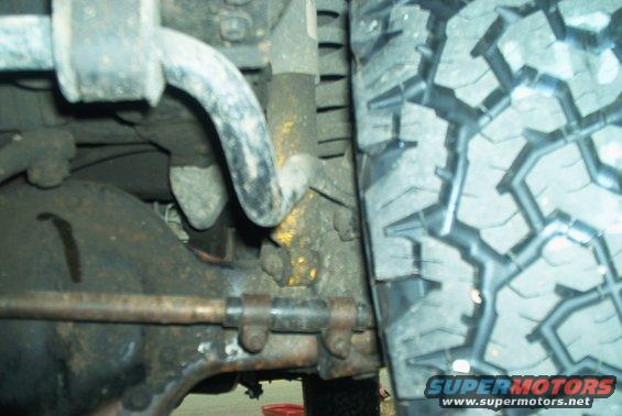 bronco-008.jpg Tire in relation to sway bar at full lock right