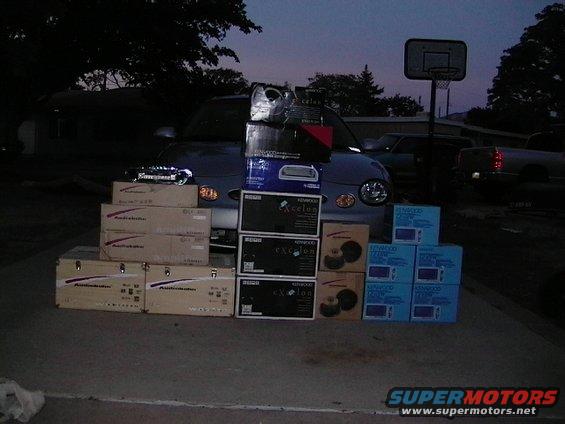 1999 Ford Taurus with stacked car stereo boxes in front