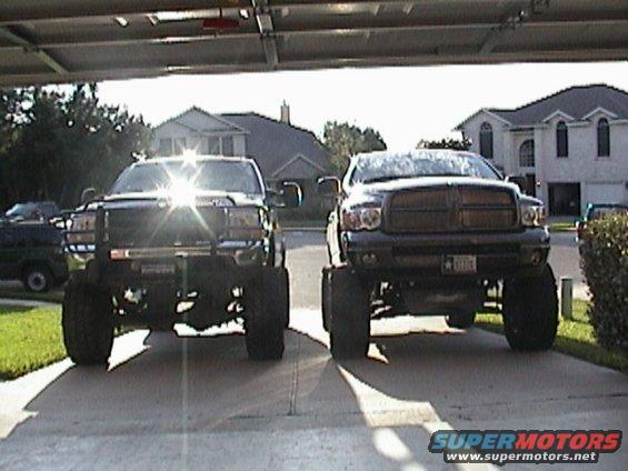 dsc00102.jpg Dodge next to friends ford f250 with 10" lift and 40's