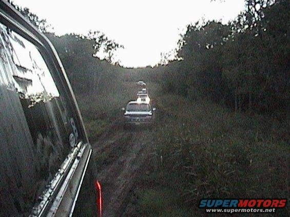 dsc00114.jpg caravan comin through the "quarter mile"