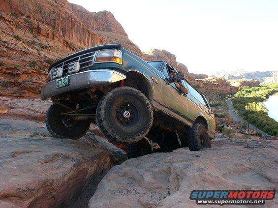moab-04-(moabrim)-006.jpg dave on devils crack on moab rim