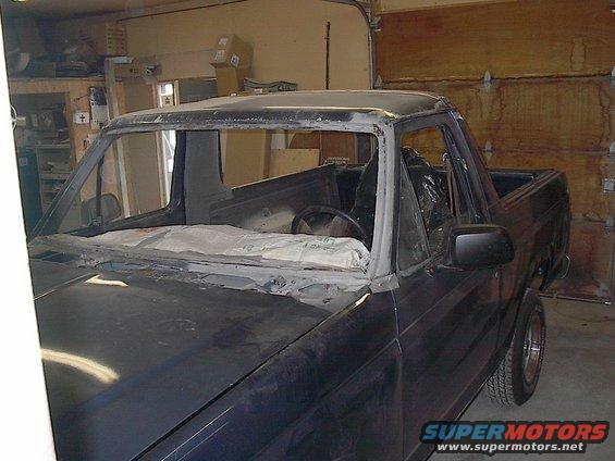 im001862.jpg Here's the Bronco halfway through sandblasting the pillar tops and all round the windshield.