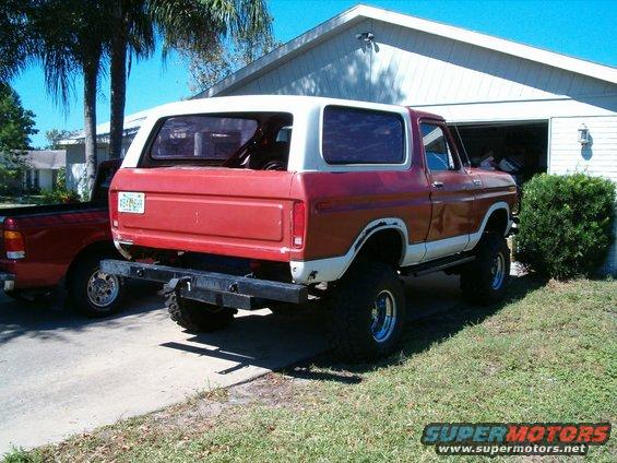 hpim0556.jpg The back...tailgate all painted ok like.  See the rails.