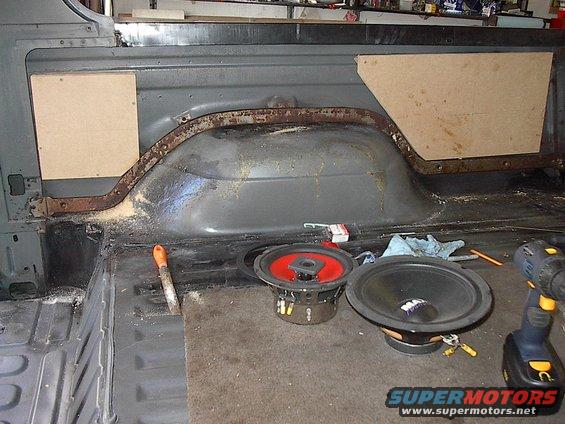 im001995.jpg Cut out the MDF covers and screwed them onto the plywood side walls or fit.