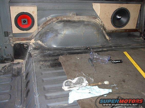 Mock up speakers in place for a trial fitting. Plenty of depth and width clearance !