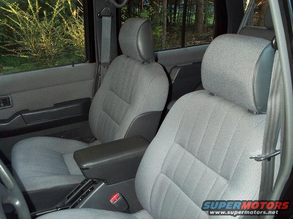 1995 Nissan Pathfinder photo