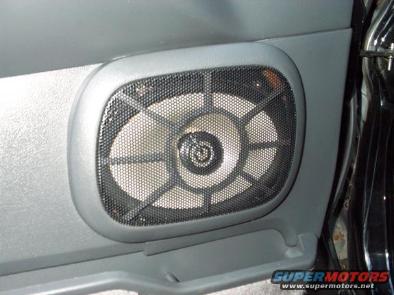 426002_43_full.jpg Front speaker.