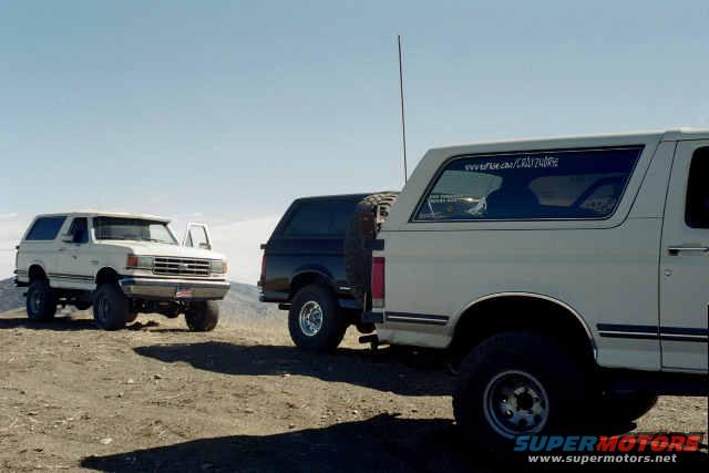 img17.jpg B-man, Jess, and My bronco up at the end of the run.