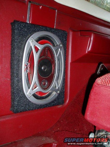 rear-speakers-003.jpg 
