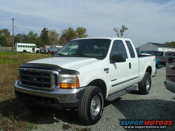 White 2000 Ford F-250 pickup truck, 3q-front view