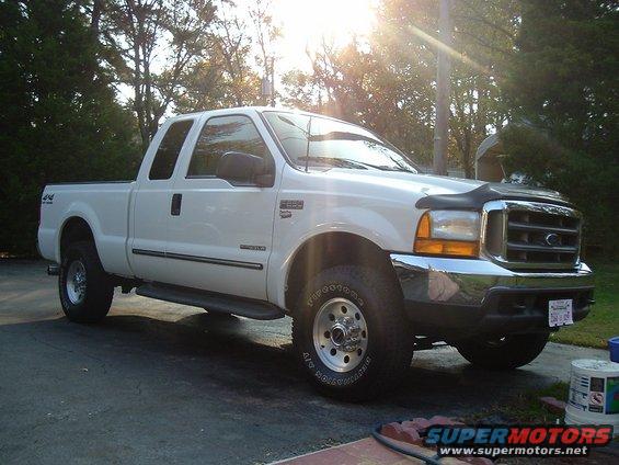 White 2000 Ford F-250 Super Duty pickup truck, crew cab, parked outside