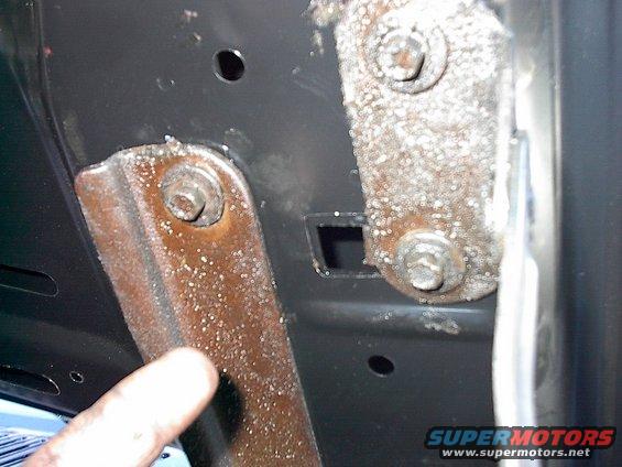 im002201.jpg Remove hood bolts and transfer U-nuts over to new hood.  Disconnect underhood light, ground strap  and........