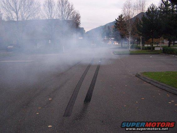 Again, after Ana's burnout...and just before the owner comes out to ask "Whats all this smoke, where did it come from?"