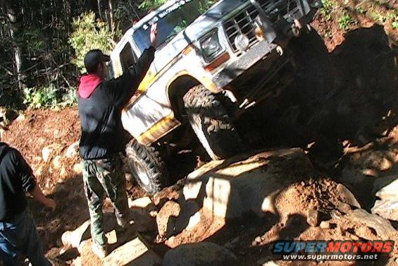 tony-on-mini-rubicon-2.jpg Tony Trying to go up Mini Rubicon
(11/6/2004)