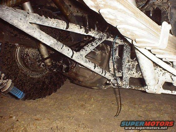 Undercarriage with large tire and suspension components