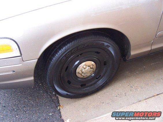 Tan 2001 Ford Crown Victoria wheel and fender