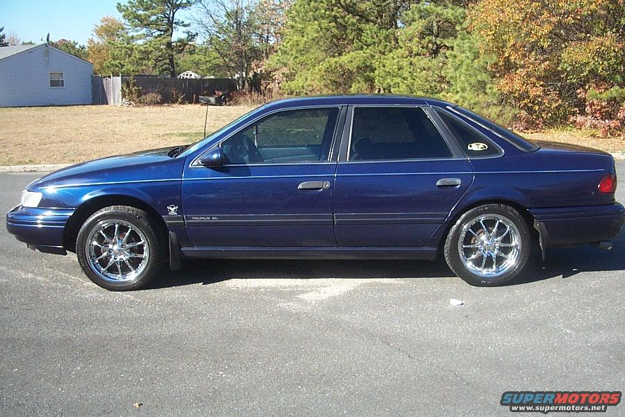 1993 Ford Taurus photo