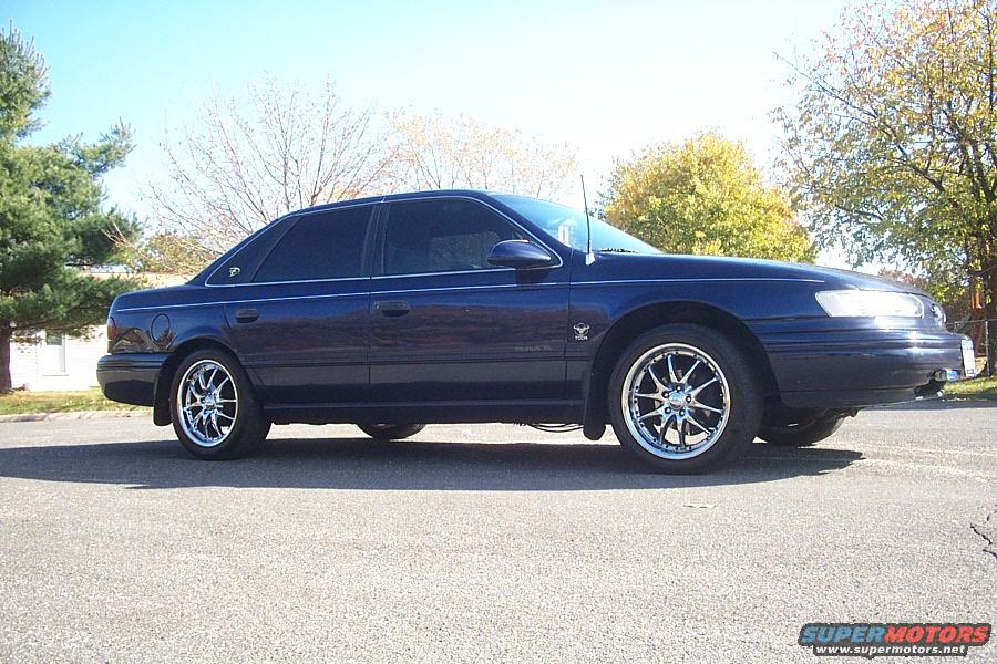 1993 Ford Taurus photo