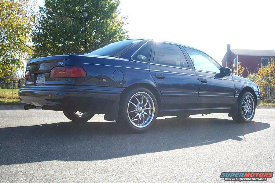 1993 Ford Taurus photo