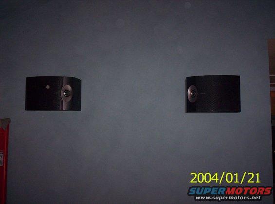 Two black speakers mounted on a gray wall. Date stamp in corner reads 2004/01/21