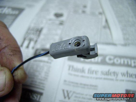 img_0056.jpg These are the electrical connections for your Bronco's dome light anchored into the inner roof's sheetmetal. You know the ones, they're guaranteed cracked. I scored these out of the wrecked Taurus and finally learned how to remove them without breaking them.