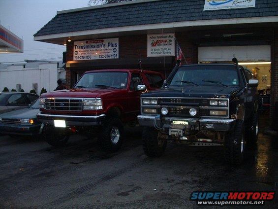 1994 Ford Bronco front view, red, lifted