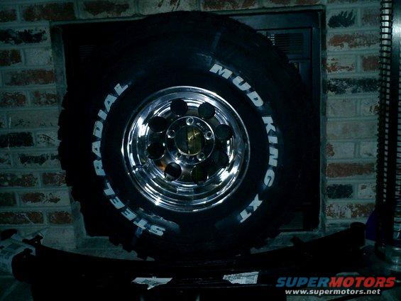 Mud King XT tire with chrome rim