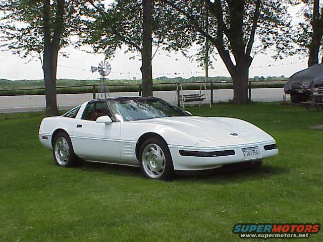 White 1994 Chevrolet Corvette coupe, 3q front view