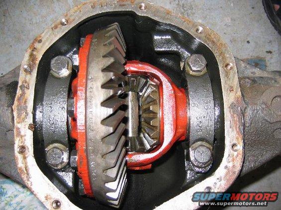 d44-centre-1.jpg The D44 Centre, the Ring and Pinion are OK, but the spider gears are showing wear marks. Also note the 2 pinion centre, the ARB Air locker is a 4 pinion. Tonnes stronger. None of it is any good to me anyway.