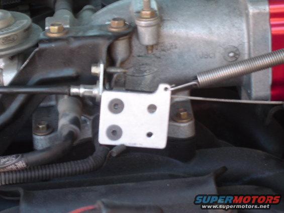 dsc00852.jpg September 26, 2004
Close up of throttle body linkage extension plate from Poweraid. 