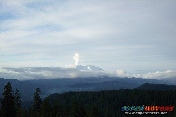 randy-and-patrick-nov-26-2004-forlorn-lake-029.jpg Mt st. Helens blowing off some steam.