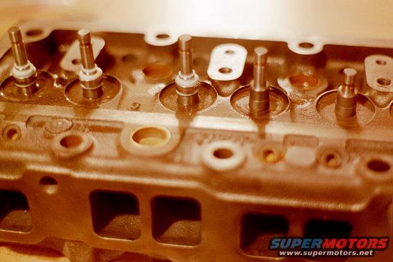 head_01.jpg New guides and valve job, cut for teflon oil seals...