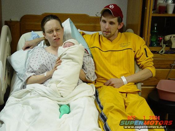 dsc00808.jpg Mom amd DAd about 45 minutes after Logan was Born