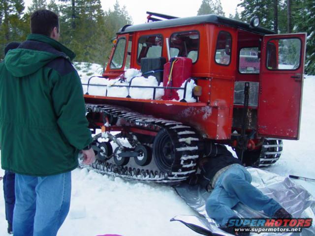 d23d2c02_61155.jpg fixing track on snowcat