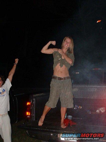 post110900393kellymuscle.jpg here's a frontal shot of my woman. gotta love her!