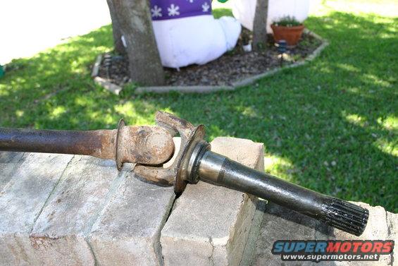 Driveshaft U-joint and axle shaft