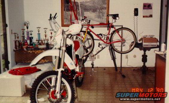 jktm-500-xc.jpg My 500 KTM MXC in my kitchen !