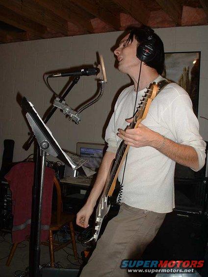 me2.jpg laying down a track