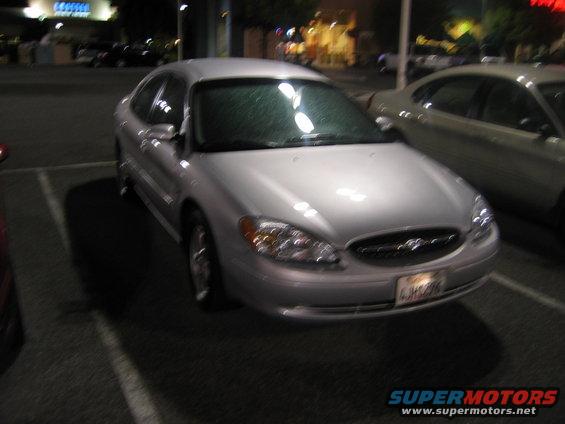 Silver 2002 Ford Taurus front view in parking lot