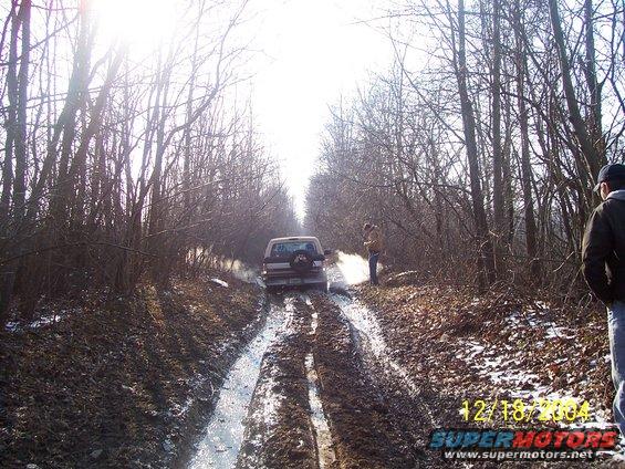 crazyBRONCOguy's Bronco heading down the trail.