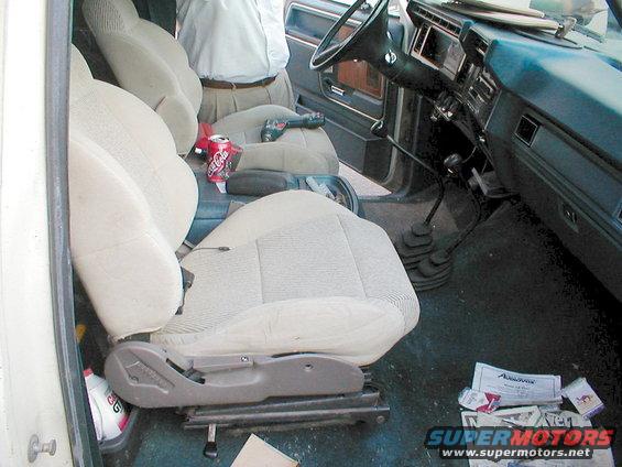 chairs-retrofit.jpg Some junkyard seats fitted to an '82 Bronco