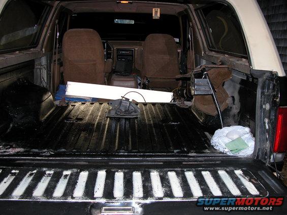 bronco(body-interior)-008.jpg herculined bed