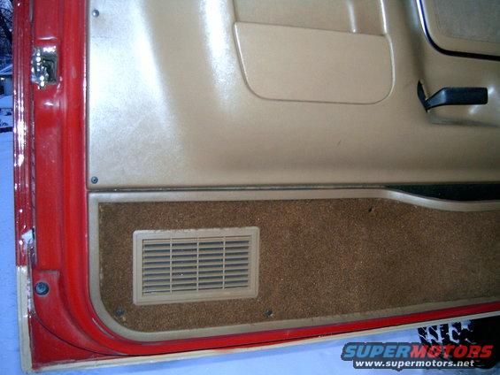 hpim0249.jpg Bottom half of door showing the handy map case