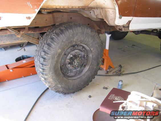 35onhummerrim.jpg Hummer rim waiting for its turn to be refinished. That's a 35 inch tire.