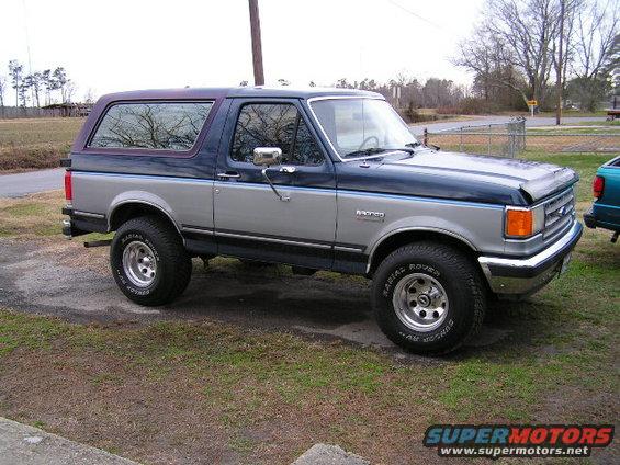 1987 Ford Bronco 3q-front view, two-tone blue and silver