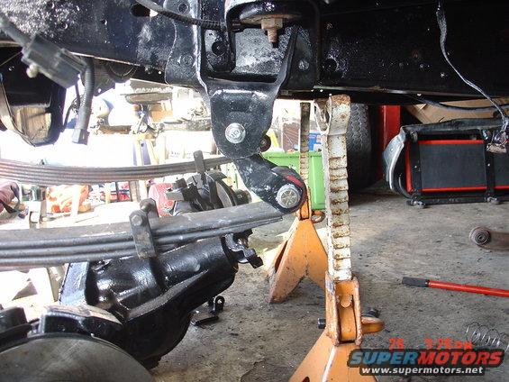 driver-side-shackle-angle.jpg driver side front shackle angle