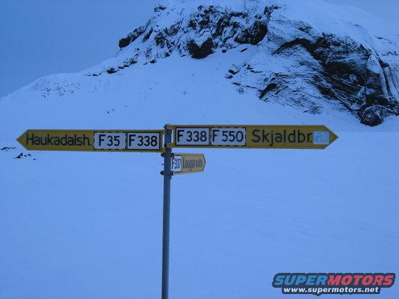 27Nov, Signs in the middle of nowhere