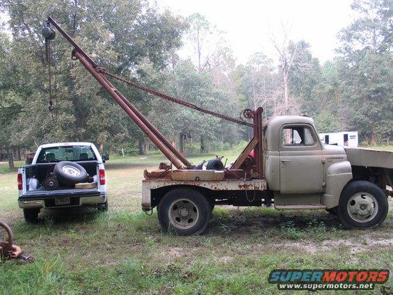 boom-truck.jpg Figured this old international would be handy at removing the D44 from my truck. The boom truck doesn't run, btw, so no PTO winch  